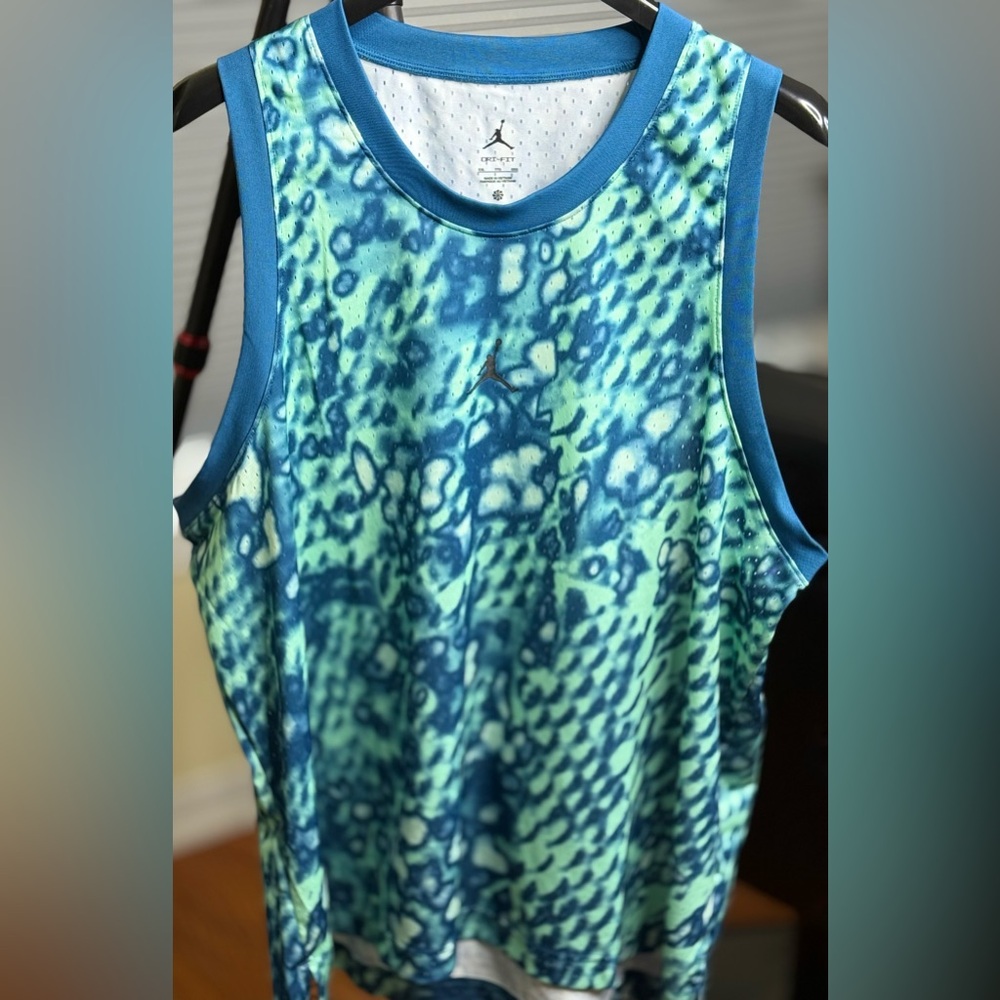 Beautiful Jordan Basketball Training Top!!!